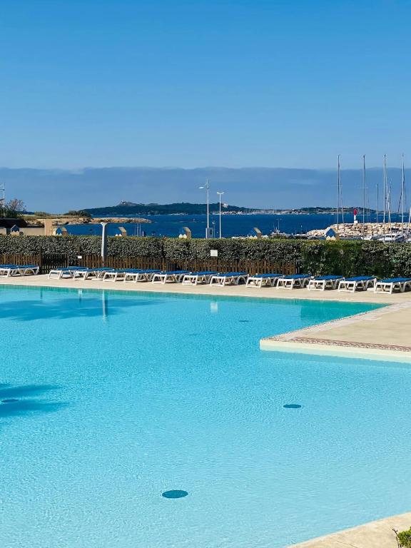 Balcon sur la piscine, mer à 200 m - 3