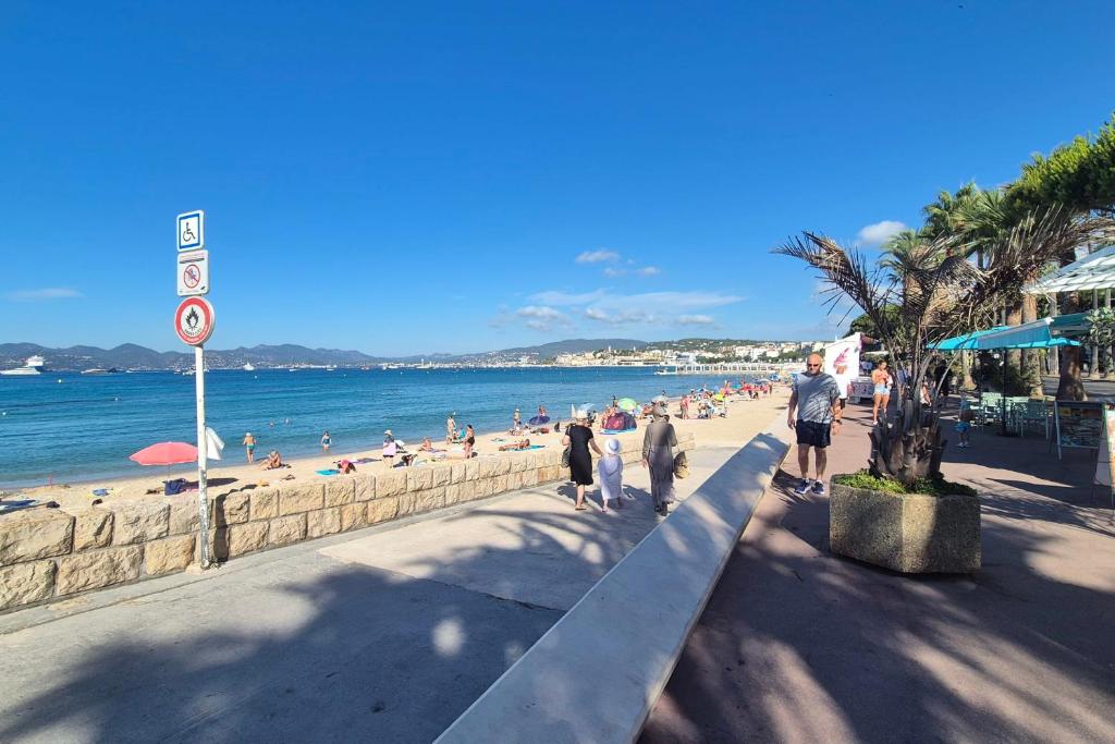 2-pièces avec balcon au cœur de la rue Hoche - 3
