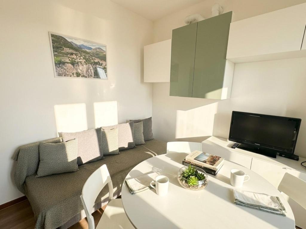La Quiete 24 Lake view apartment by Gardadomusmea - 4