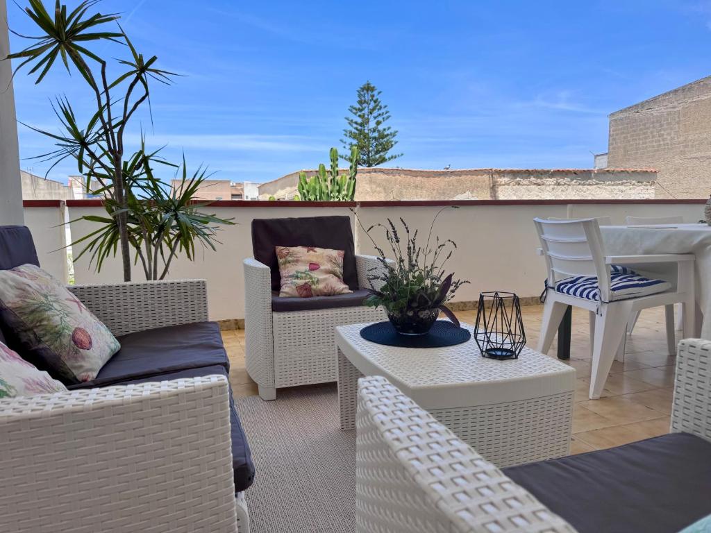 3 min Walk to Beach 3BR Apartment with Terrace AC & Parking - 1