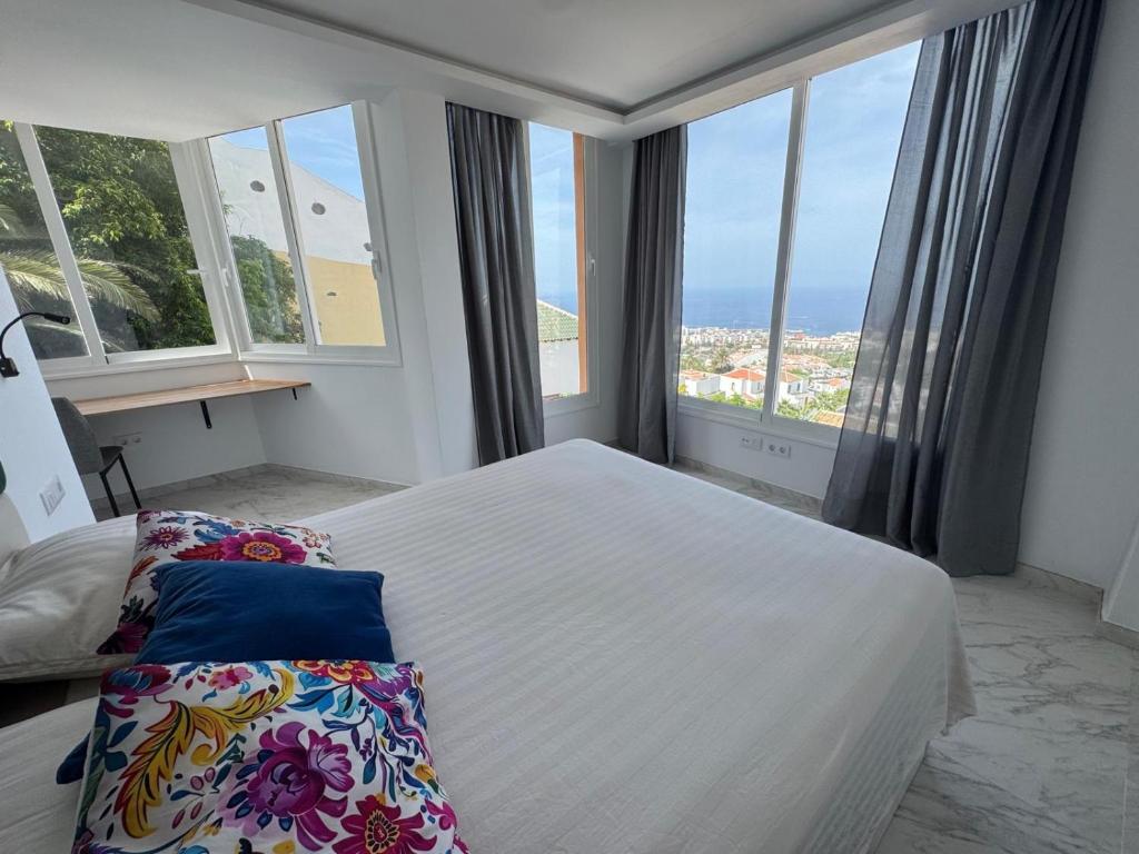 Villa Bella Vista- Luxury Ocean & Mountain Views - 5