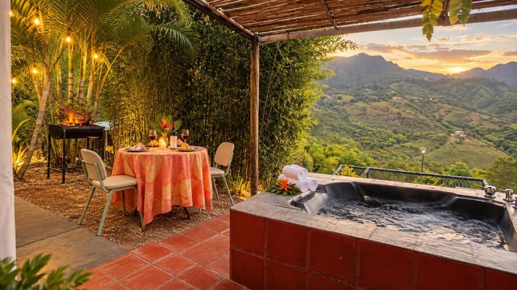 Glamping con tina privada y vista a la montaña - 4