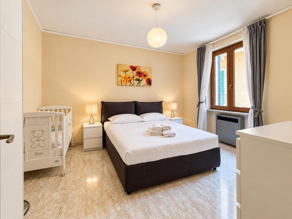 Verona Historic Center 2BR 2BA Near Arena - 3