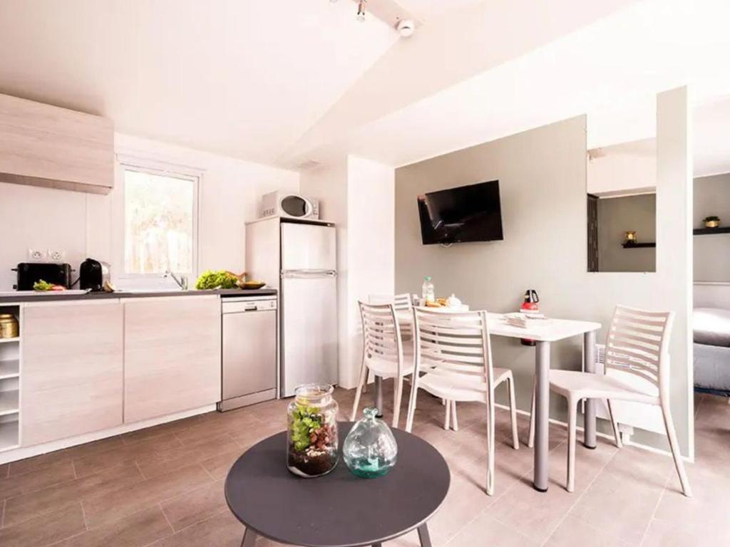 Mobil-home confortable, clim - 6 pers. - 2