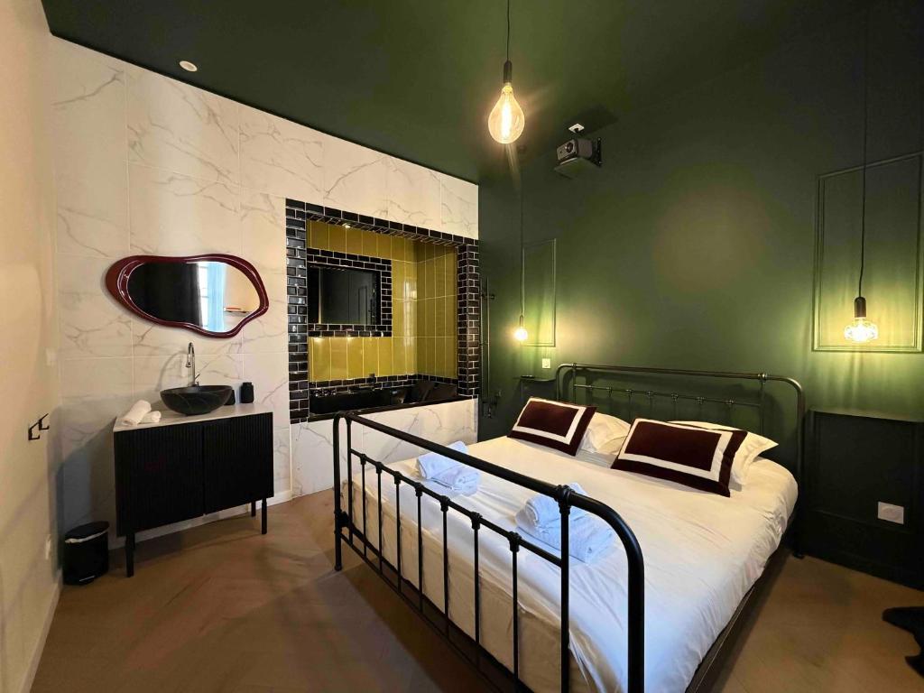 LE BOUDOIR - Erotic room- Jacuzzi - Tantra -Rétroprojecteur - Hypercentre - 1