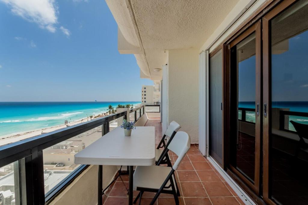 Blue Beach Beachfront 2 BDR by Casa Paraiso - 5