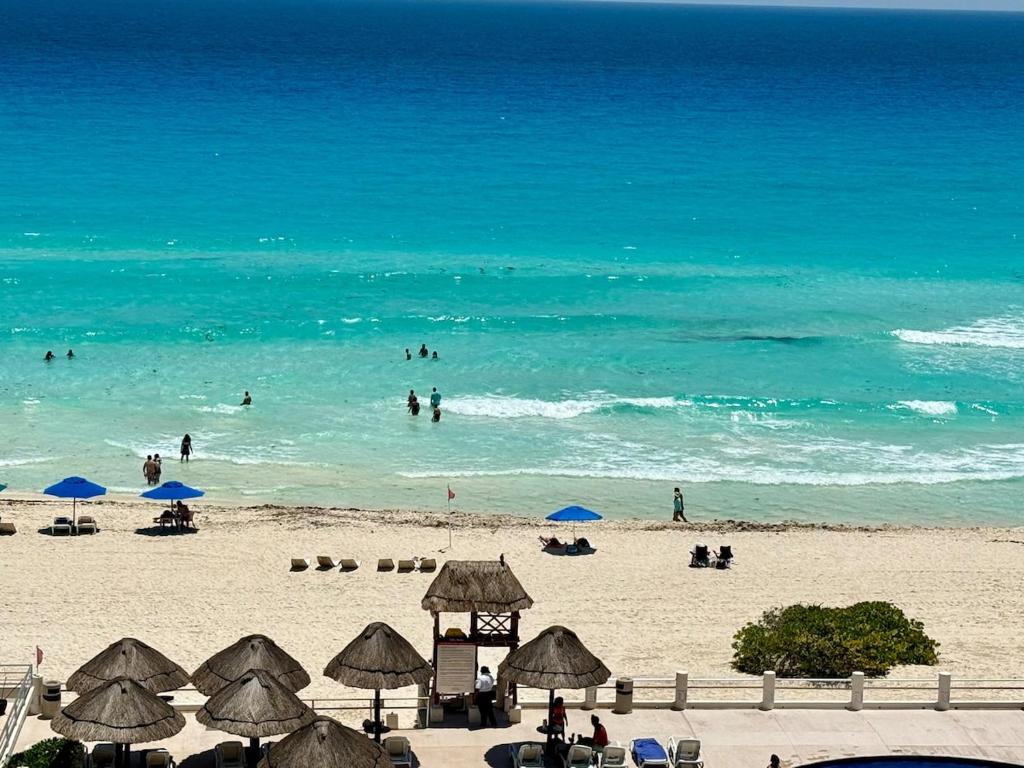 Blue Beach Beachfront 2 BDR by Casa Paraiso - 2