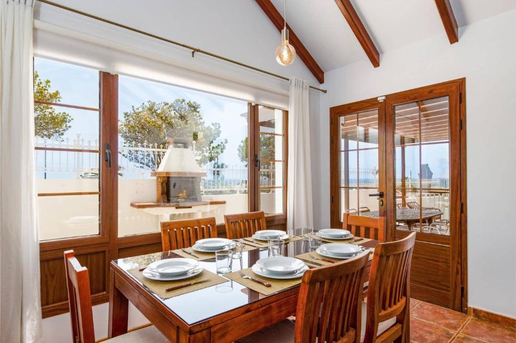 Villa Breezes by Villa Plus - 5