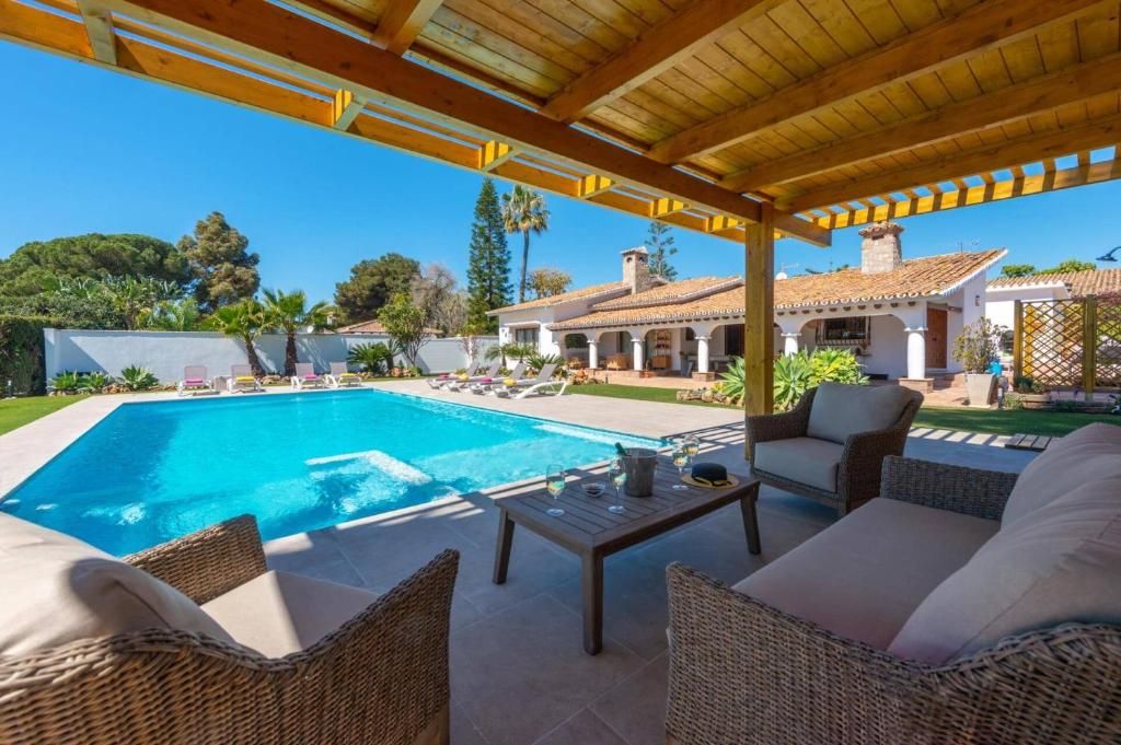 Villa Ramos by Villa Plus - 4