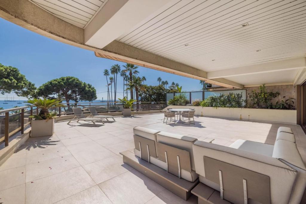 REF 1429 - Cannes Croisette - Sea view apartment for rent - 3
