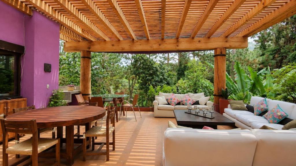 Forest Retreat Room w Hot Tub & Fireplace - 1