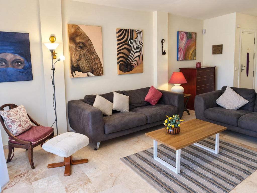 Two-Bedroom Apartment with Terrace in Nueva Andalucía - 3