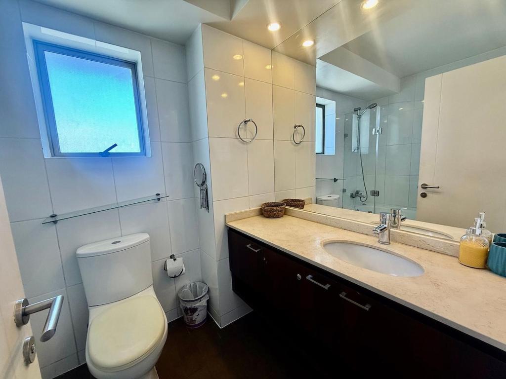 Spacious Apartment, Beautiful Decor and Ocean View - 4
