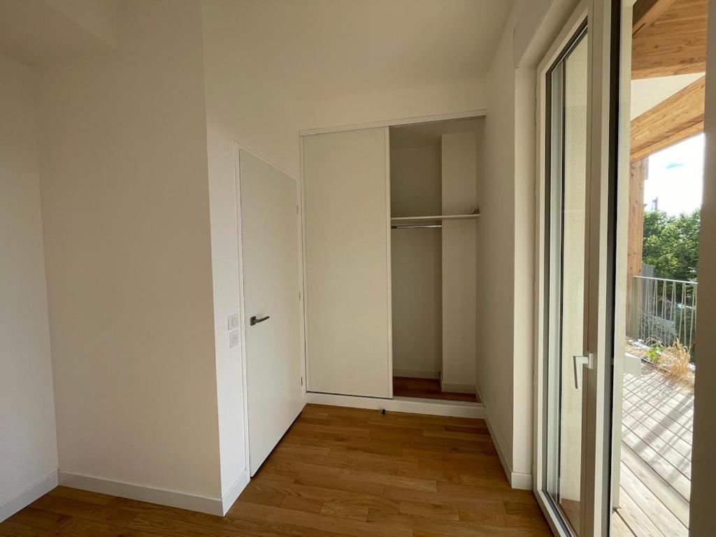 Room with private terrace in Paris - 5