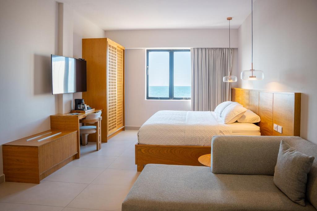 Costa Elegante Hotel & Suites - 4