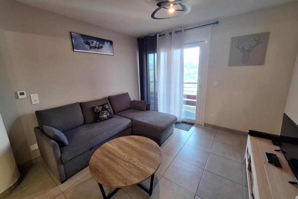 3-rooms apartment in front of snow - 1