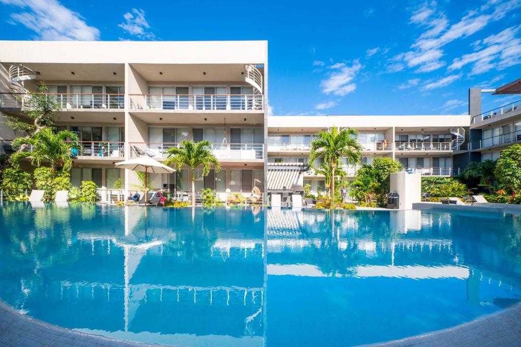 Bamoa 310 - 2BR Condo with Rooftop Pool & Gym - 3