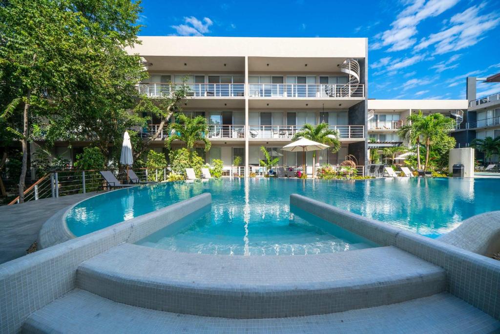 Bamoa 310 - 2BR Condo with Rooftop Pool & Gym - 5