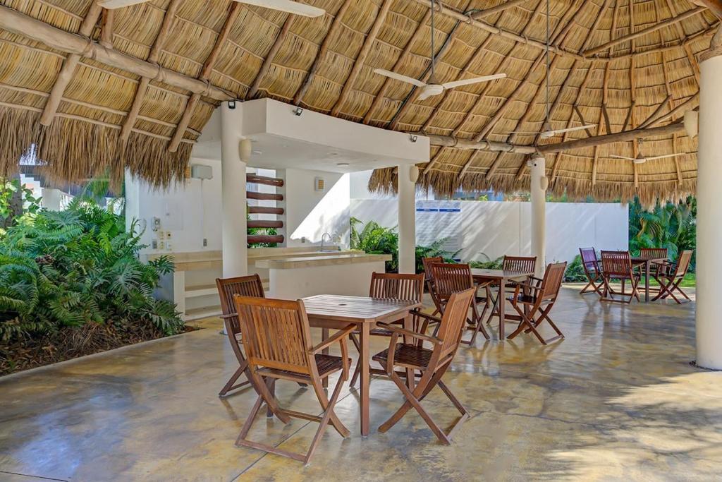 Stylish Villa. Walk to Beach, Dining & Fun - 4