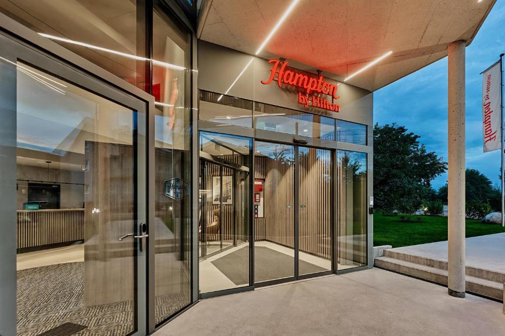 Hampton By Hilton Salzburg Messe - 3