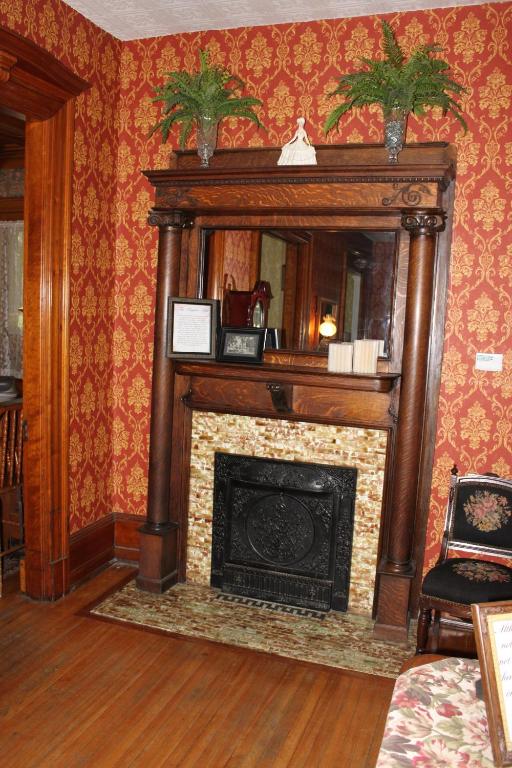Victorian Charm Inn photo