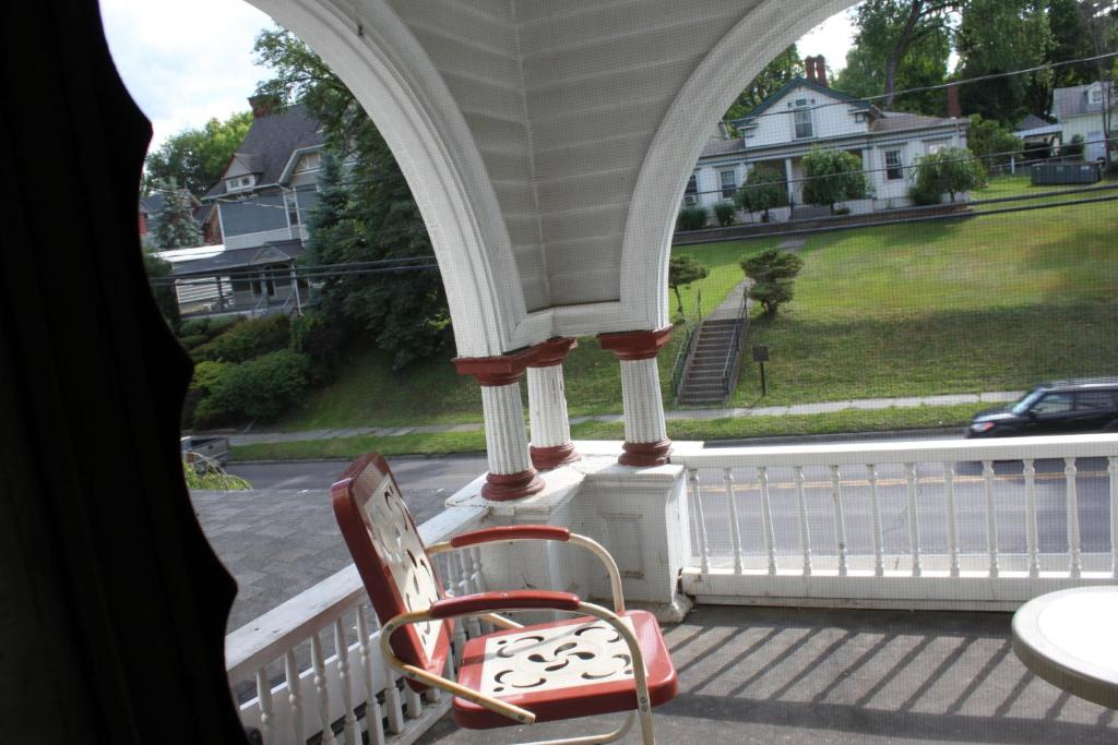 Victorian Charm Inn photo