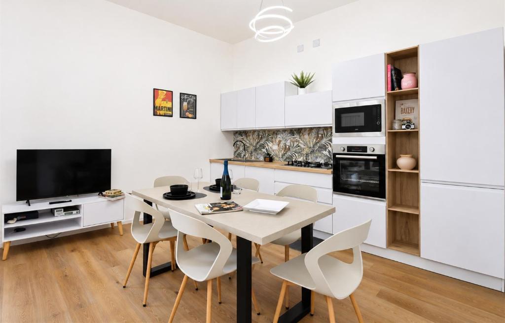 Carlotta's Place -- 10 Min Bus to Venice, Secured Free Parking - 4