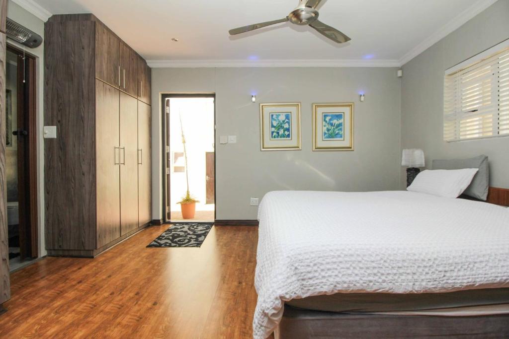 Apartment on Constance Road photo