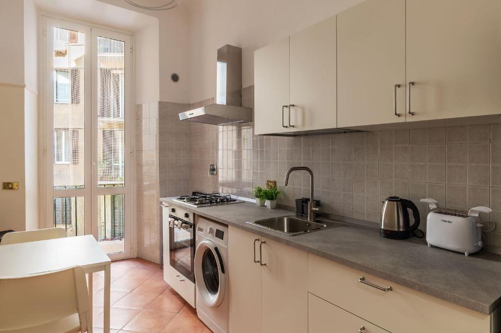 GuestHost - Roomy and Comfy apartment in Rome - 3