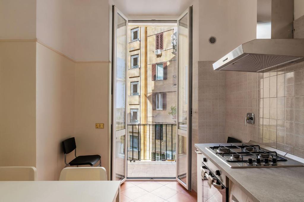 GuestHost - Roomy and Comfy apartment in Rome - 4