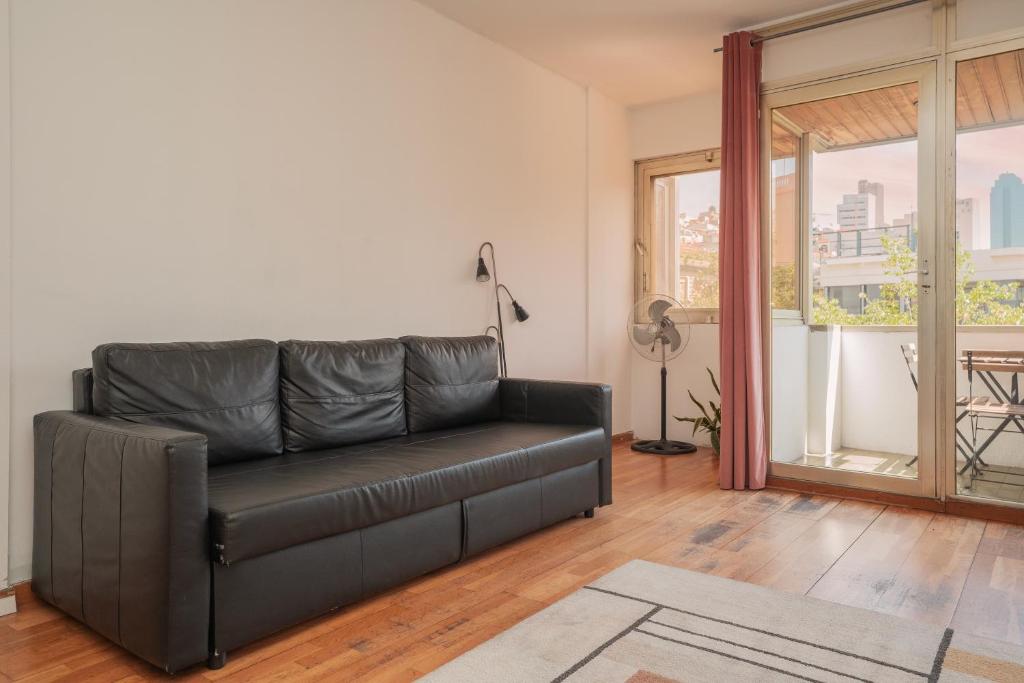 4BR Apartment & Sleeps eight & Near Park Guell - 2