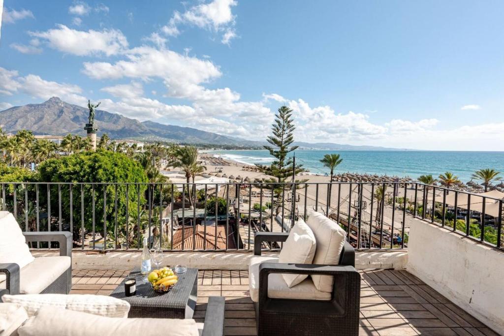 310 Puerto Banus Front Line Panoramic Sea View - 4