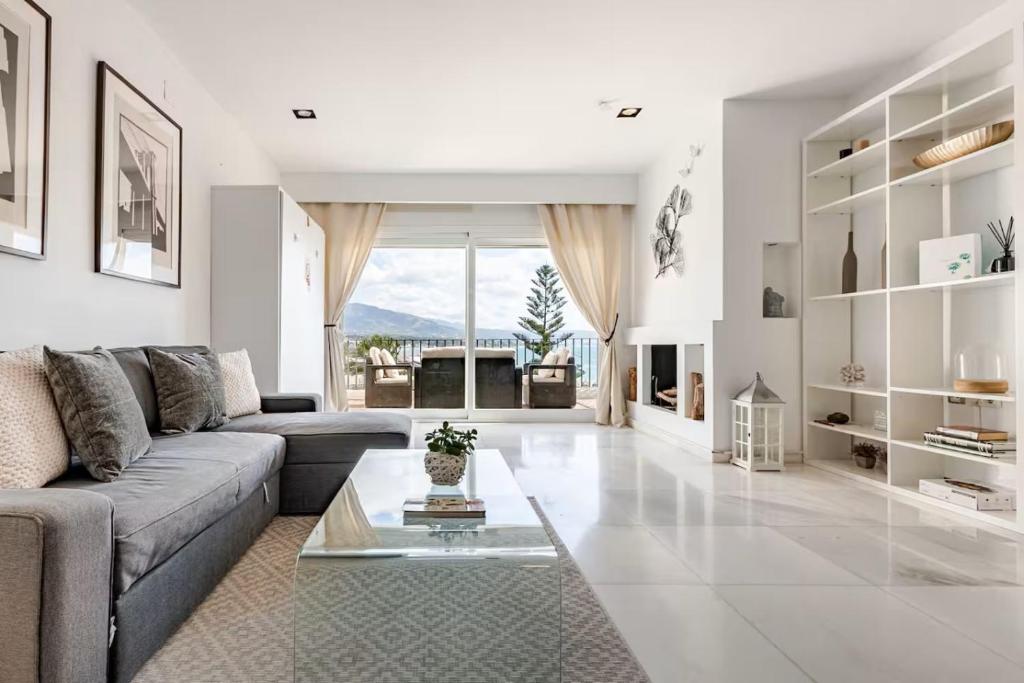 310 Puerto Banus Front Line Panoramic Sea View - 2