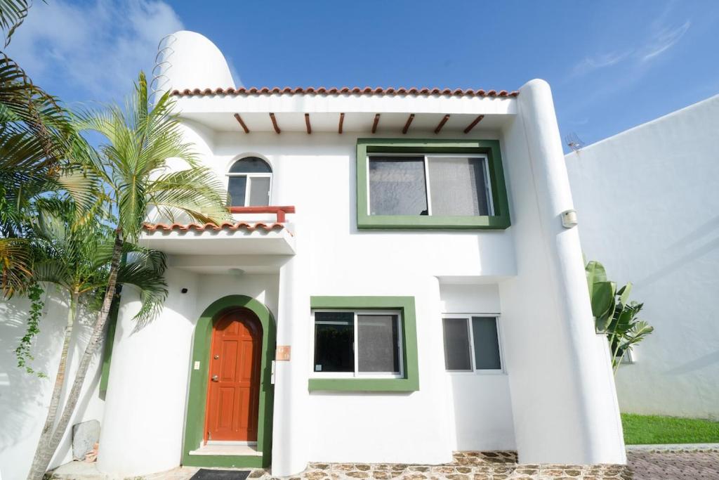 3BR Tropical Villa in Playacar - 2