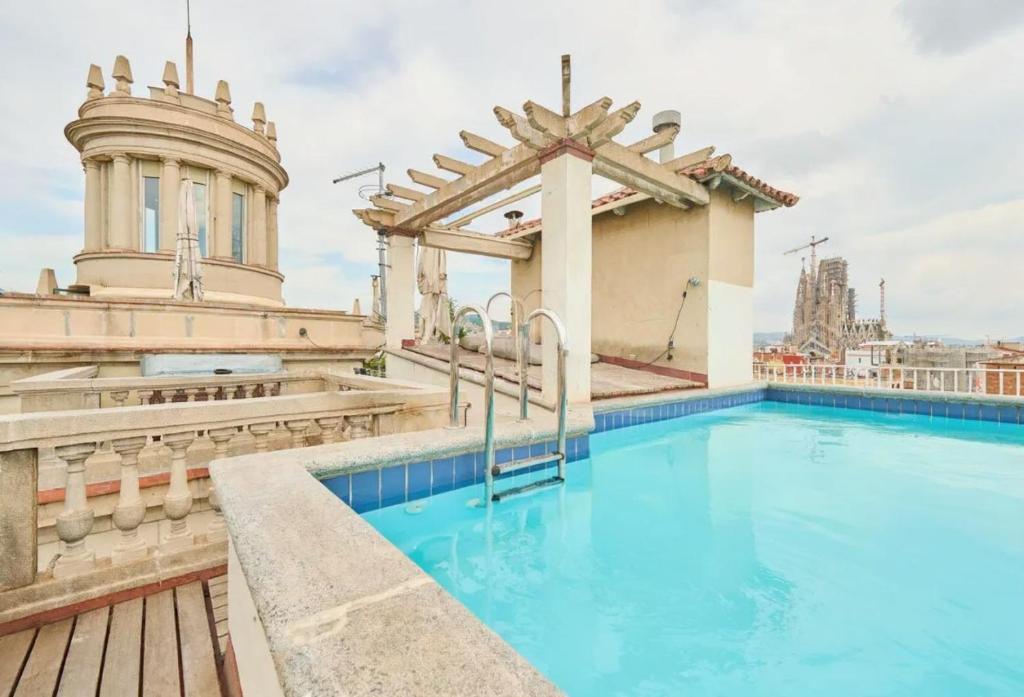 Grand Penthouse with Private Rooftop - 3