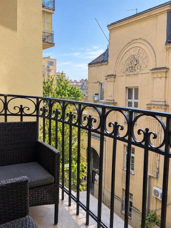 Spacious 3-Room Apartment in Belgrade Center - 2