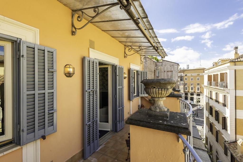 Spanish Steps Luxury Penthouse - 5