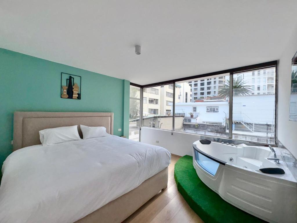Plaza Nomad, Urban Rooms and Suites private jacuzzi Quito La Carolina - 5