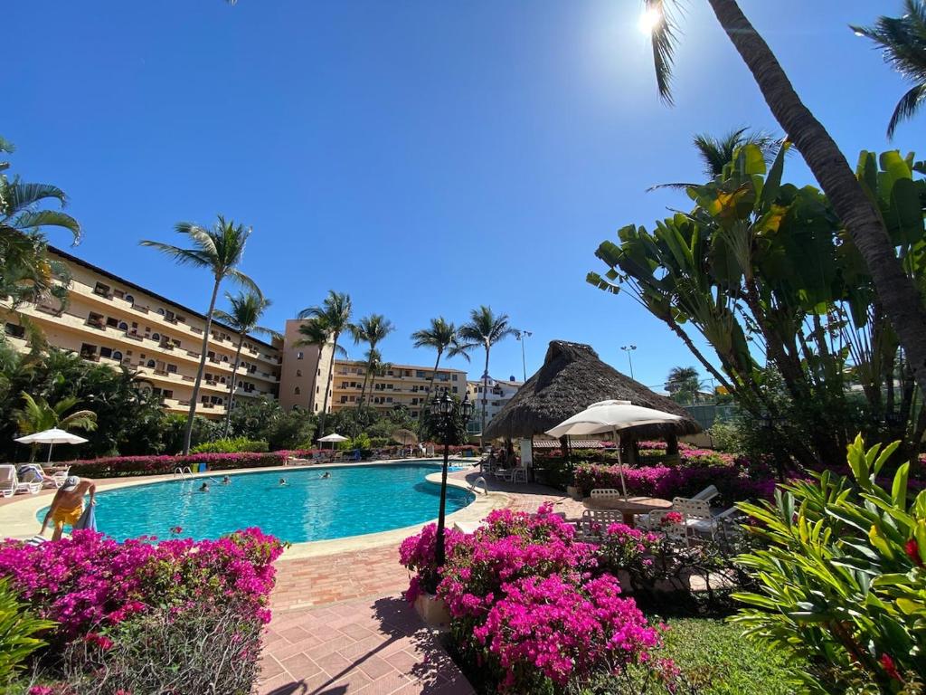 Marina Golf Ground-Floor 2BR with Private Terrace - 1