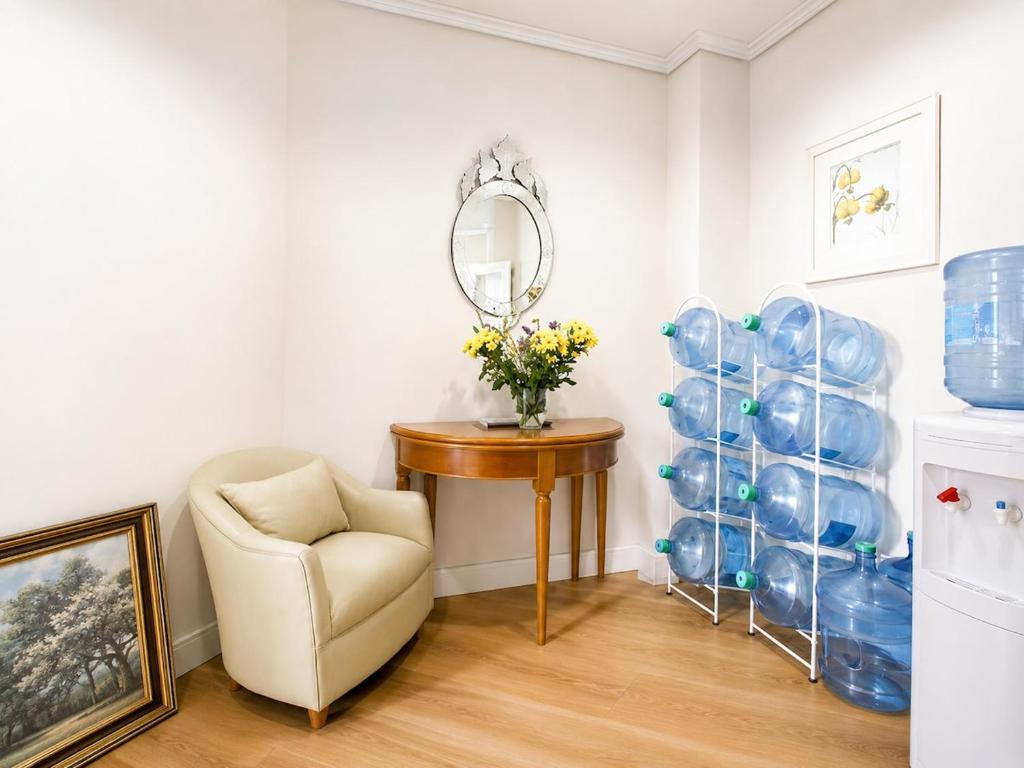 Premium 4-Bedroom Apartment on Gran Vía de Fernando el Católico - 2