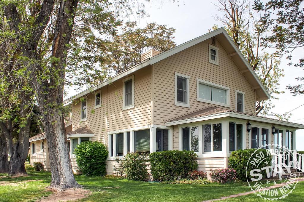 Vacation Rentals and Holiday homes in Linne, USA price from 8