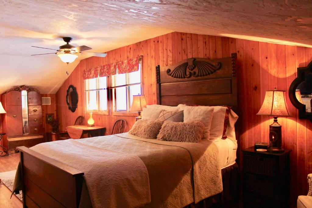 The Inn at White Oak photo