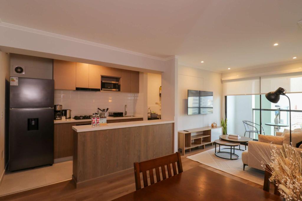 Deluxe 3BR with Balcony in Prime Miraflores - 5