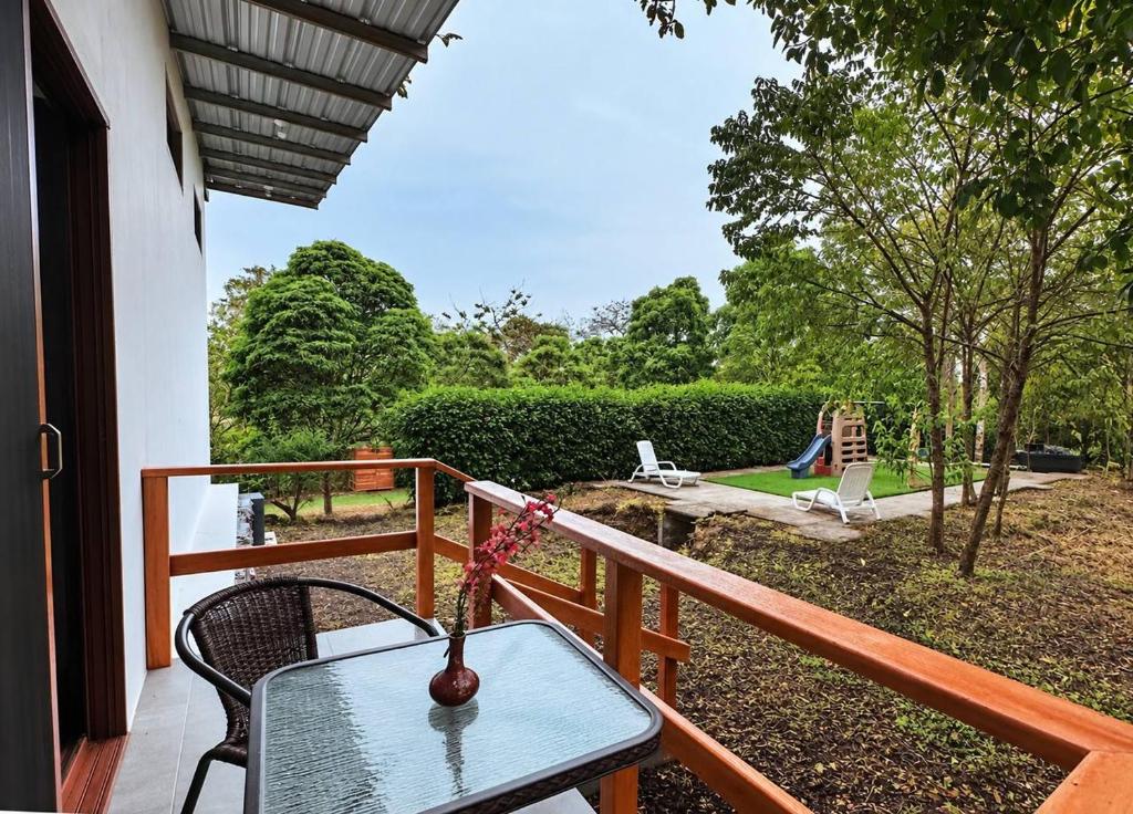 Casa de campo de lujo con 3 habitaciones en urbanización privada en la naturaleza con piscina publica con aire acondicionado y wifi en santa cruz, Galapagos - 2