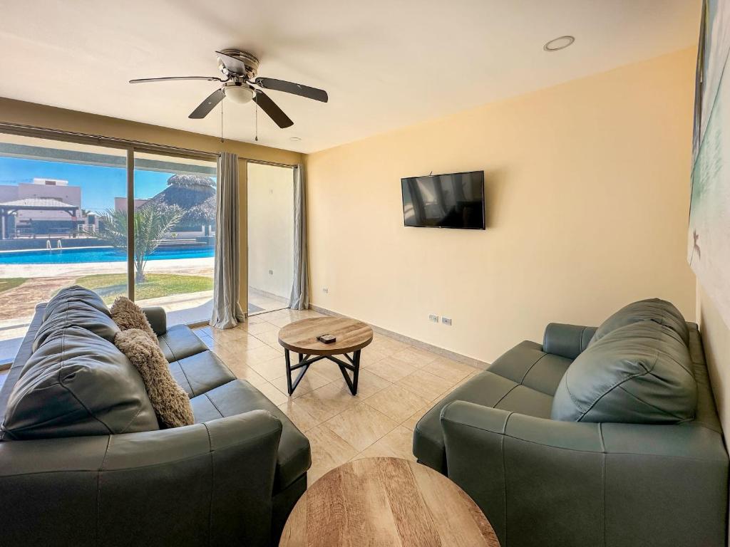 Relaxing Ground-Floor 2BR Condo #107 - 2