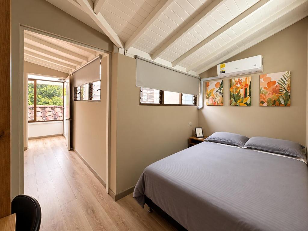 Hospedaje cerca a Provenza en el Poblado - MAN301 By Roots Rentals - 3