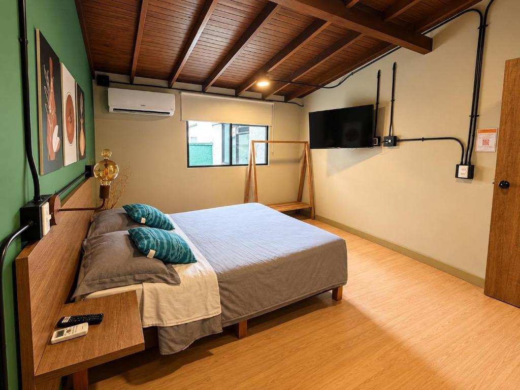 Hospedaje cerca al Centro Comercial los Molinos en Medellín - ONE203 By Roots Rentals - 3