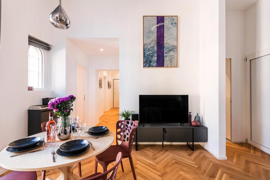 The Best Rent - Colored three-room apartment in the Barberini area - 3
