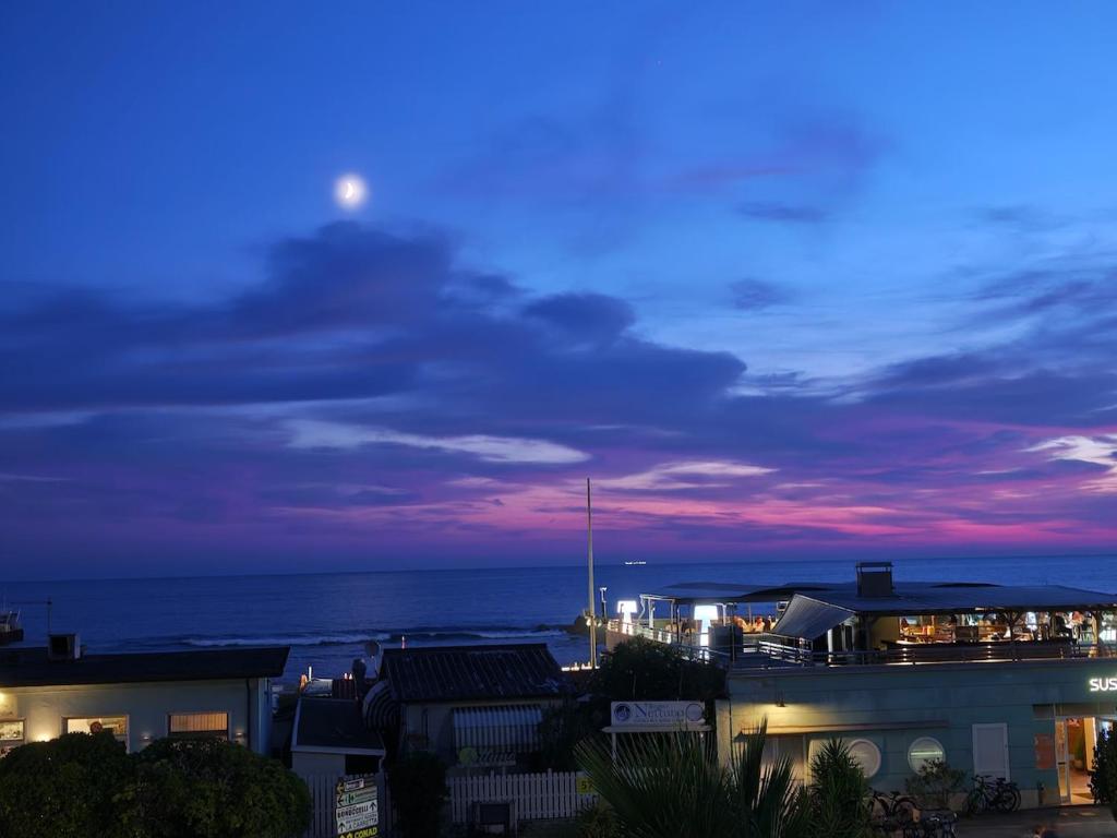 Attico fronte mare con terrazza 30 mq e parcheggio privato - 5