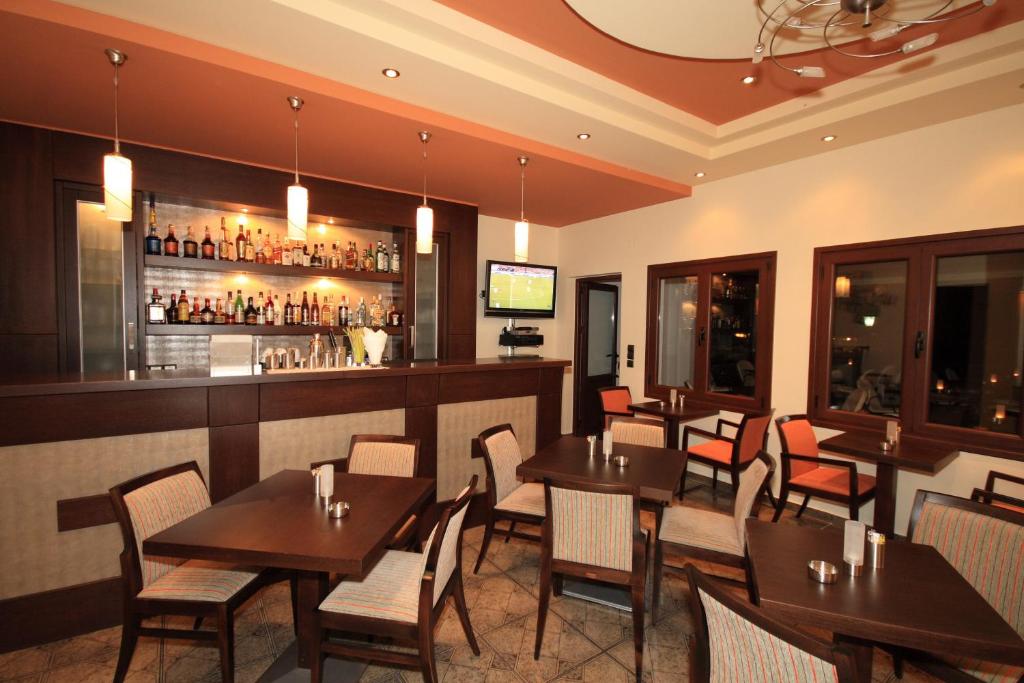 Shared lounge/TV area